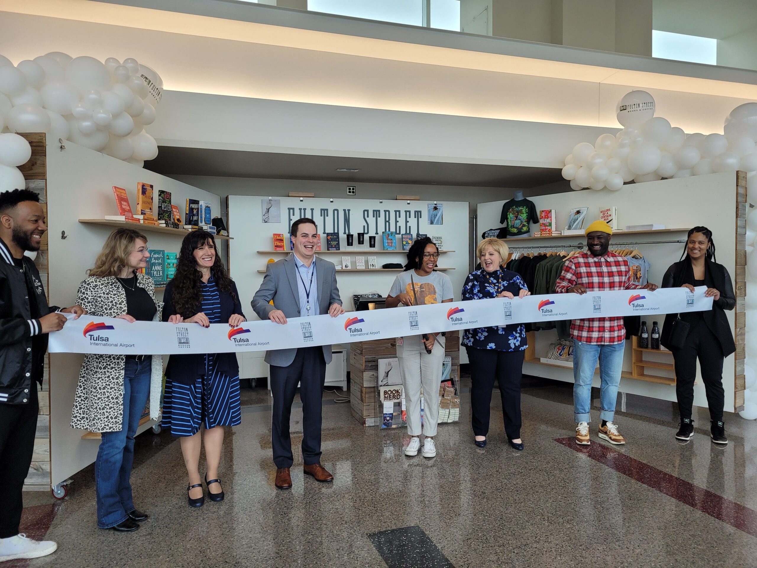 TUL Celebrates Opening of New Fulton Street Books Retail Kiosk
